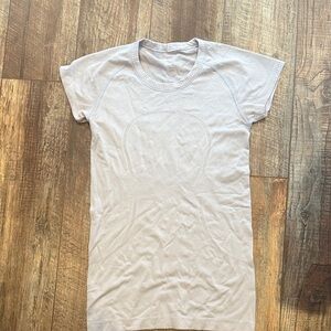 lululemon athletica Light Gray Short Sleeve Seamless Tee